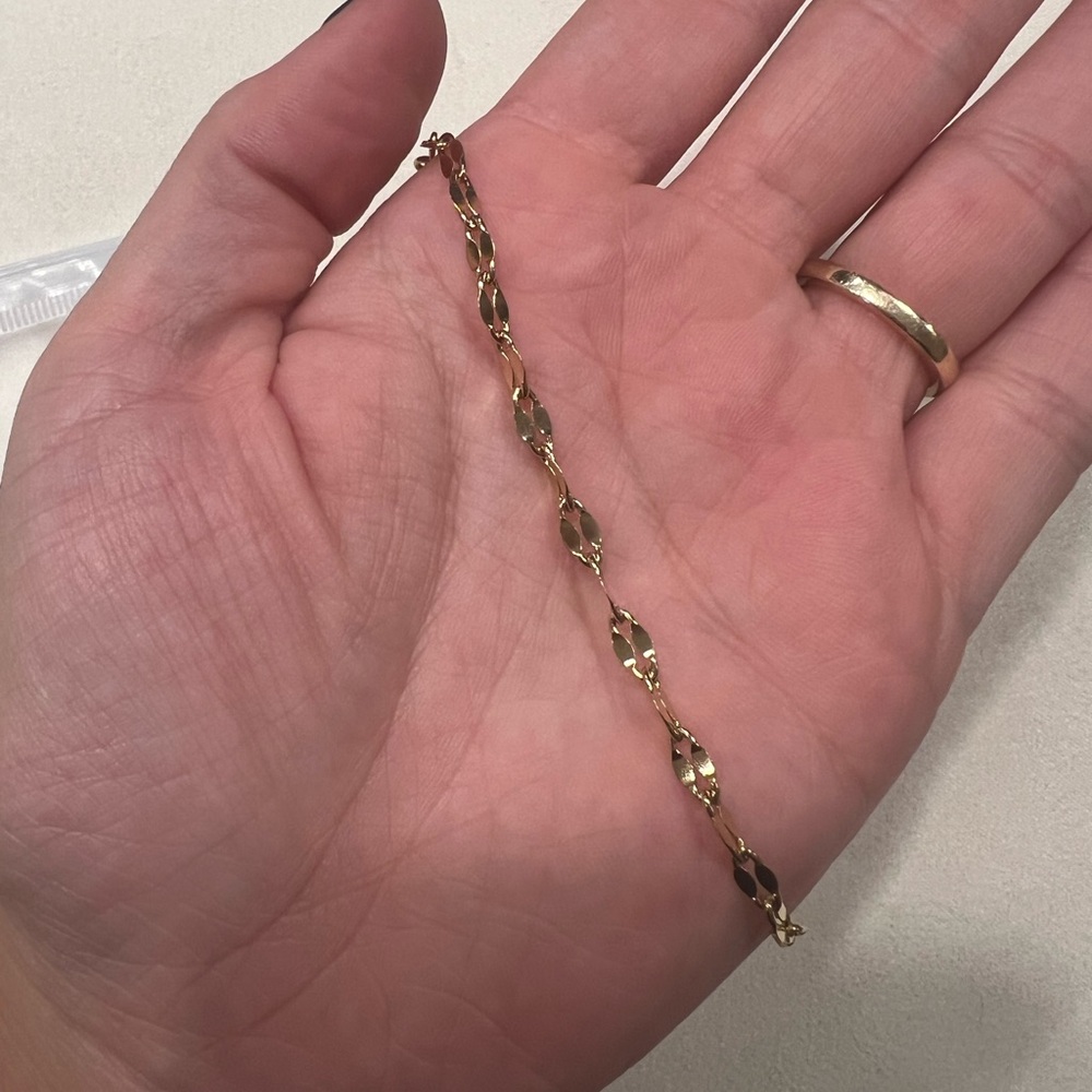 Elegant No Tarnish Gold Bracelet